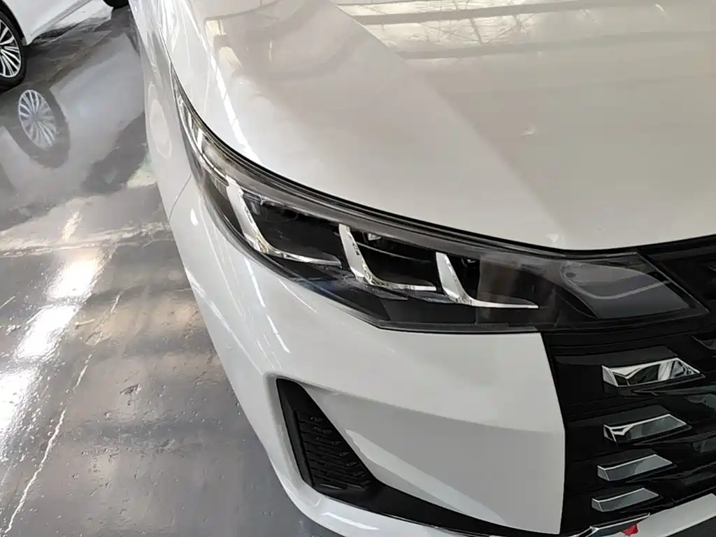 GAC Motor Trumpchi M6 — фото 13