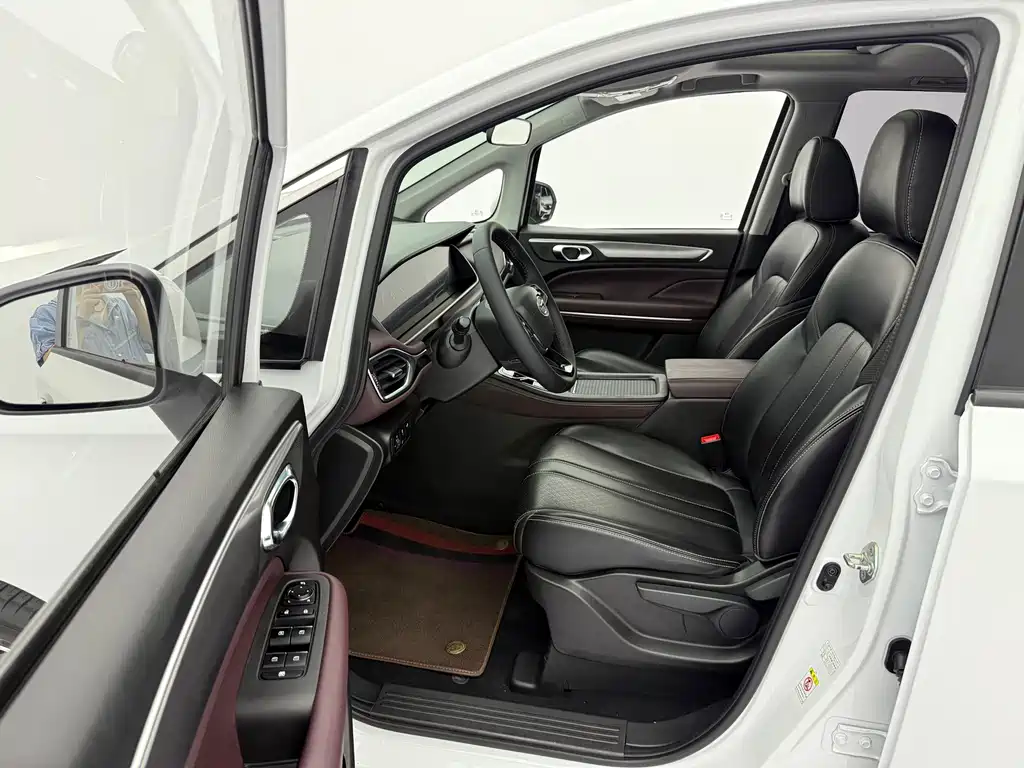 GAC Motor Trumpchi M6 — фото 20
