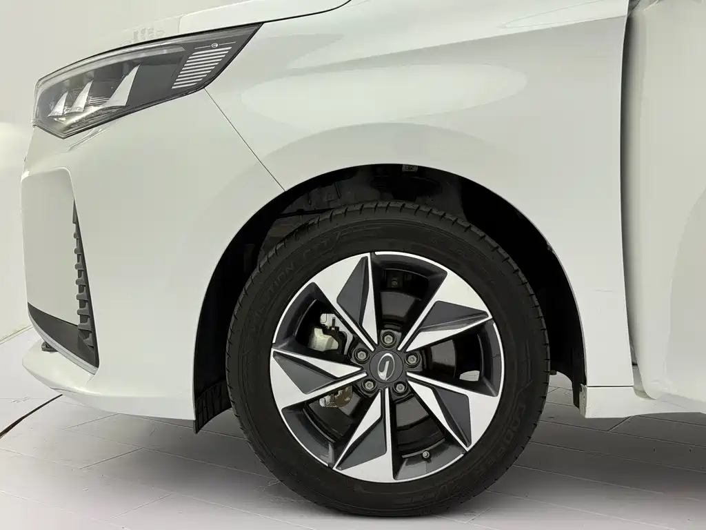 GAC Motor Trumpchi M6 — фото 21