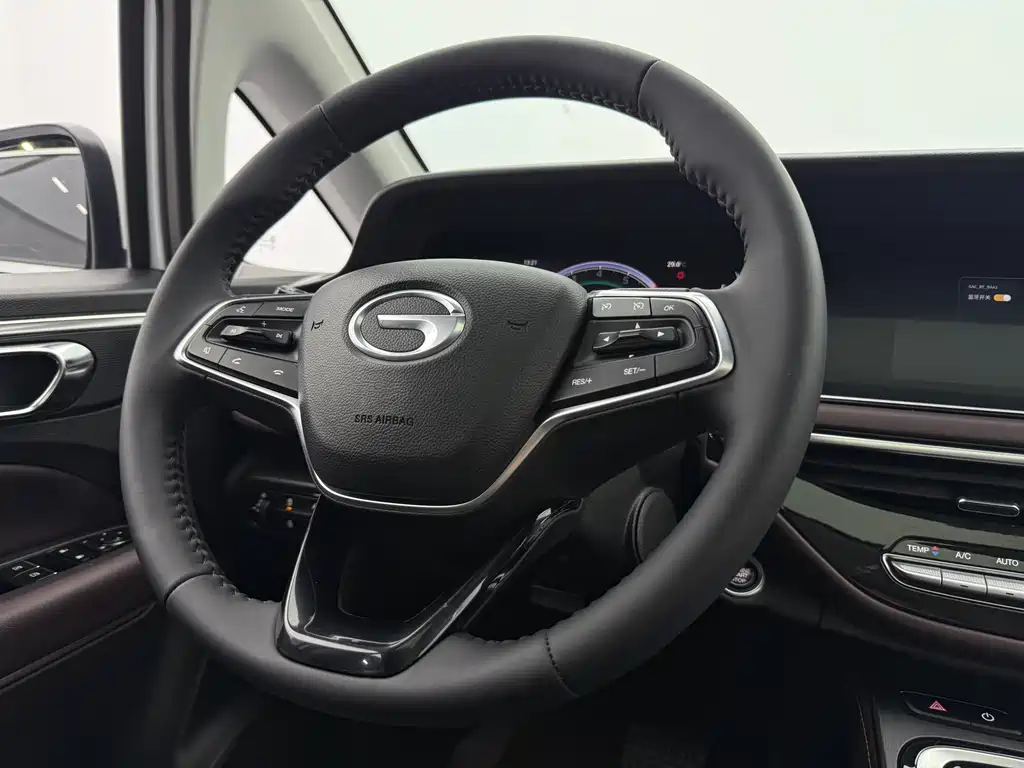 GAC Motor Trumpchi M6 — фото 9