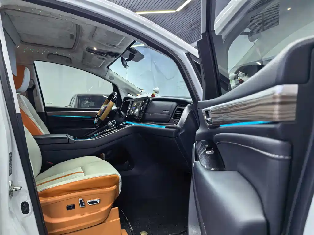 GAC Motor Trumpchi M8 — фото 7