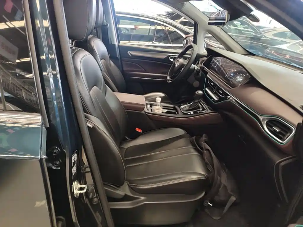 GAC Motor Trumpchi M6 — фото 25