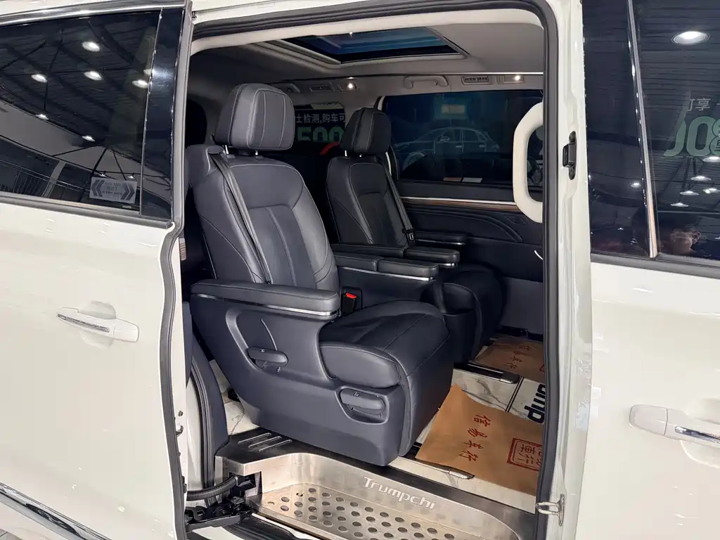 GAC Motor Trumpchi M8 — фото 17