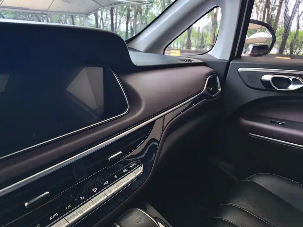 GAC Motor Trumpchi M6 — фото 8