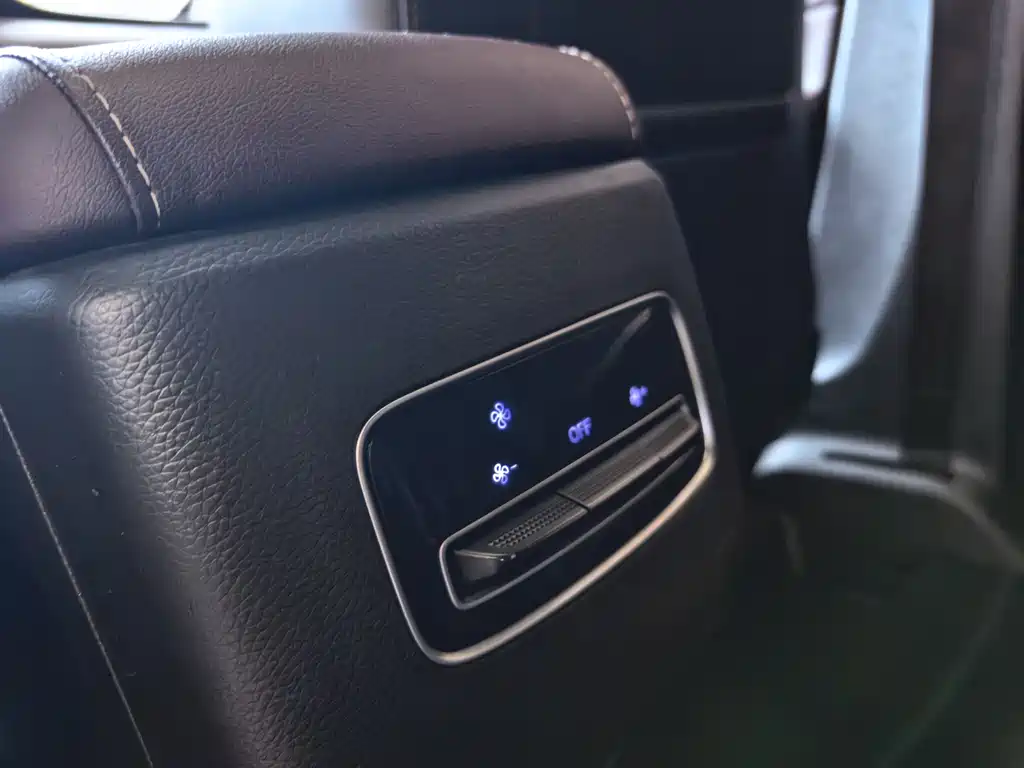 GAC Motor Trumpchi M6 — фото 10