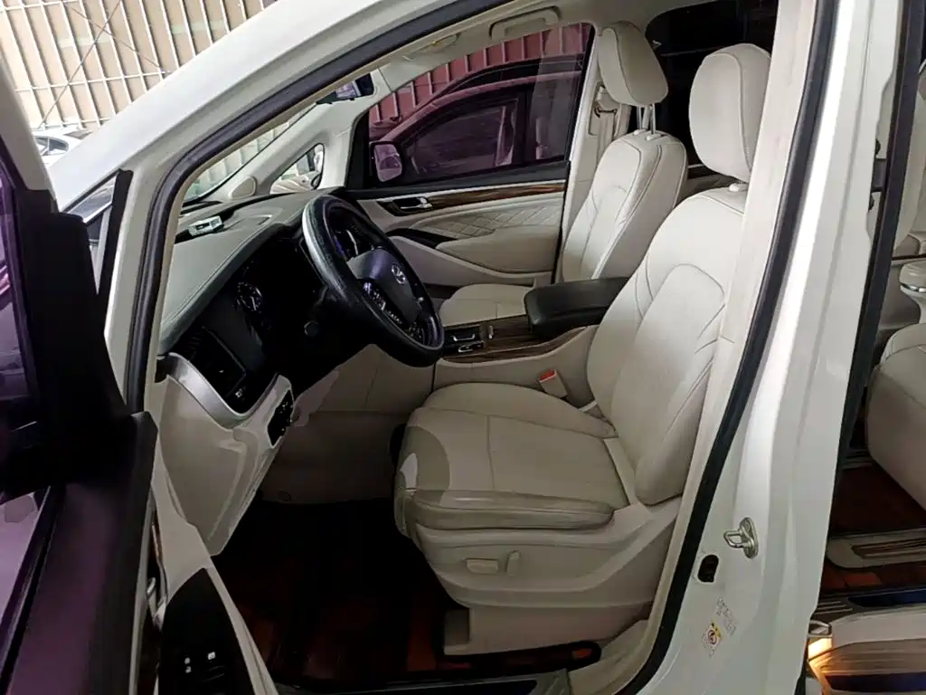 GAC Motor Trumpchi M8 — фото 15