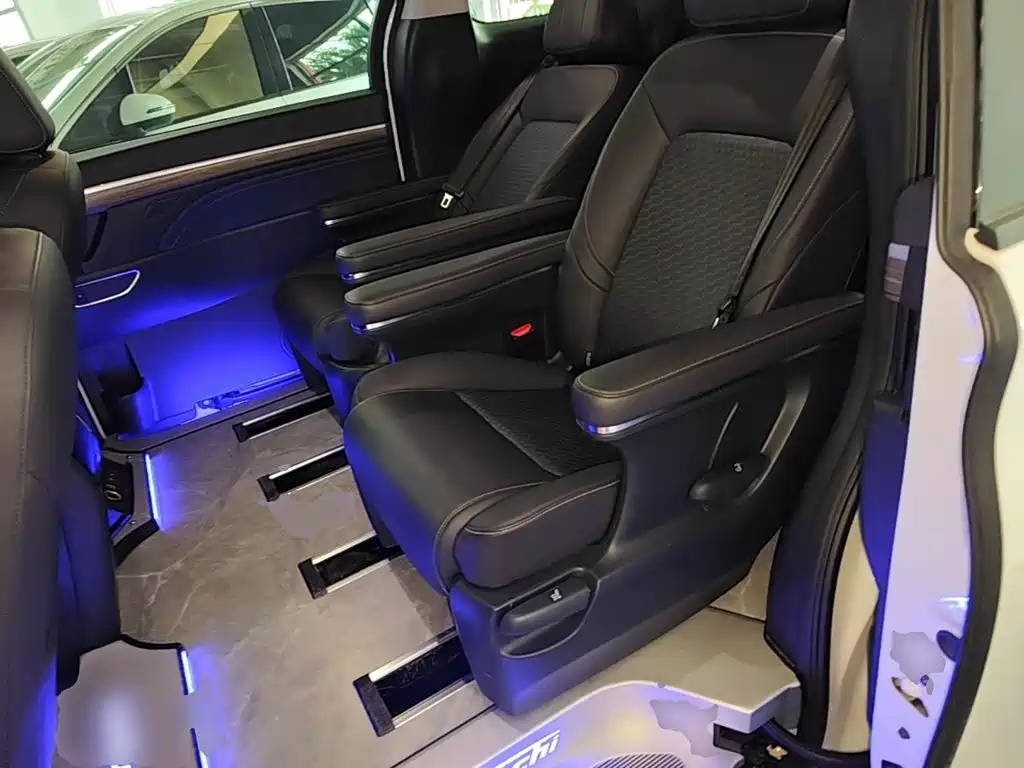 GAC Motor Trumpchi M8 — фото 24