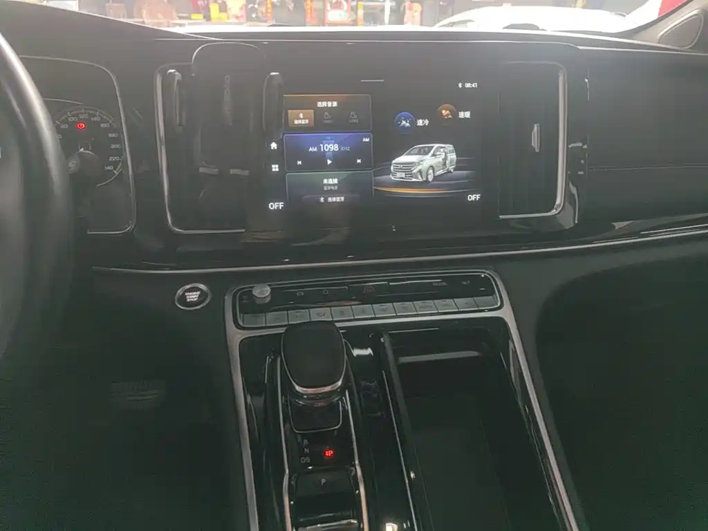 GAC Motor Trumpchi M8 — фото 13