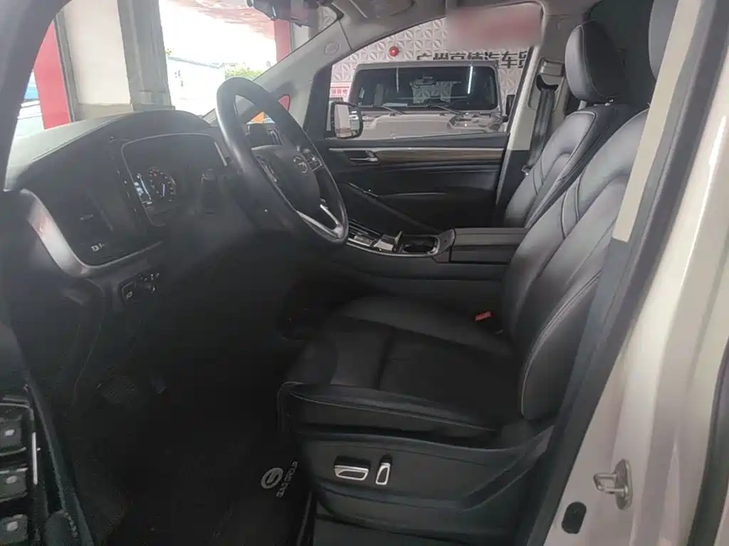 GAC Motor Trumpchi M8 — фото 15