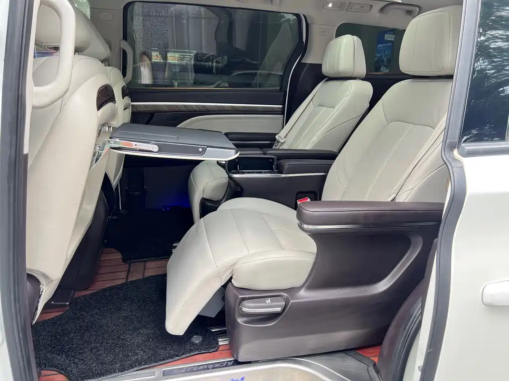 GAC Motor Trumpchi M8 — фото 16