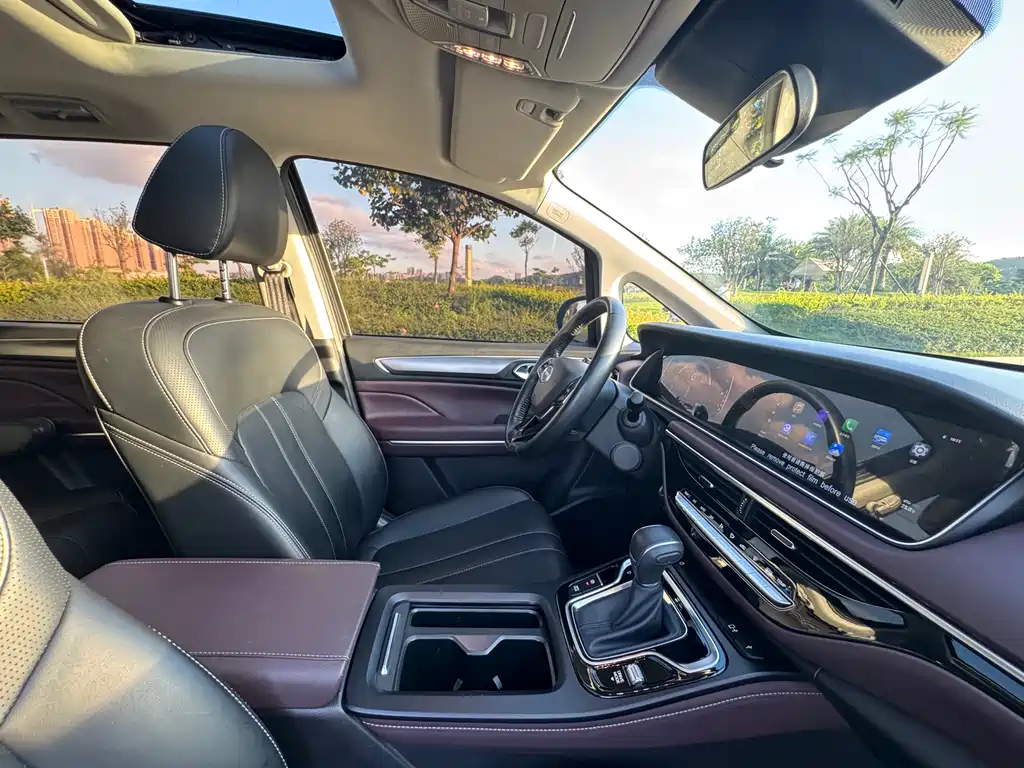 GAC Motor Trumpchi M6 — фото 31