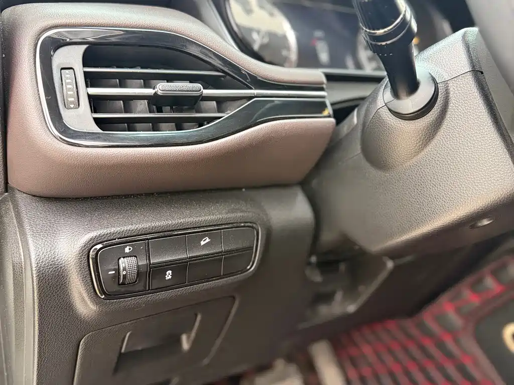 GAC Motor Trumpchi M6 — фото 14