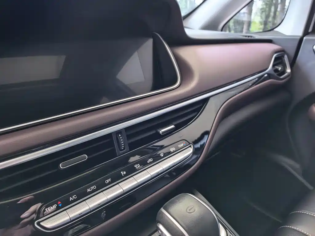 GAC Motor Trumpchi M6 — фото 8