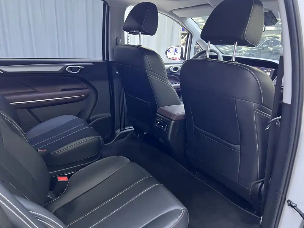 GAC Motor Trumpchi M6 — фото 13