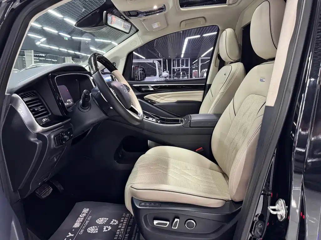 GAC Motor Trumpchi M8 — фото 10