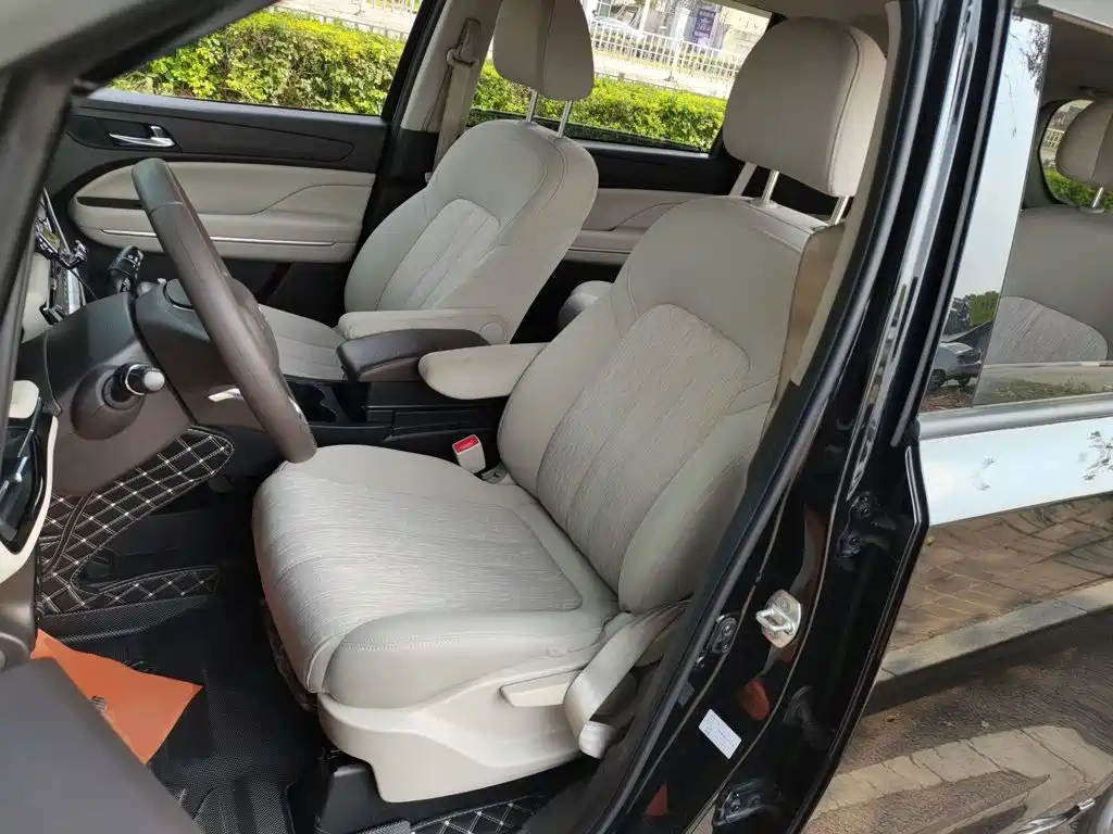 GAC Motor Trumpchi M6 — фото 11