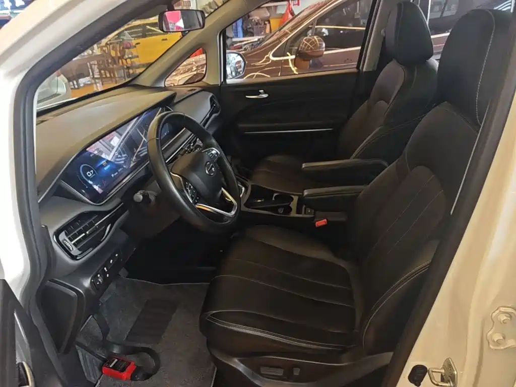 GAC Motor Trumpchi M6 — фото 11