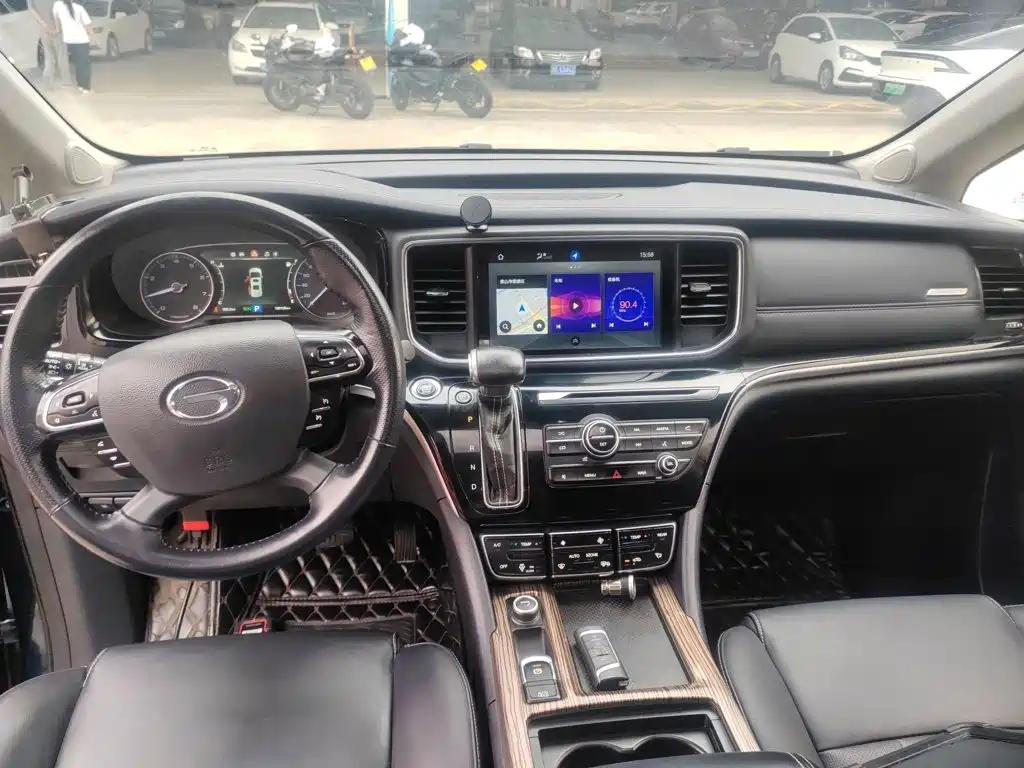 GAC Motor Trumpchi M8 — фото 10