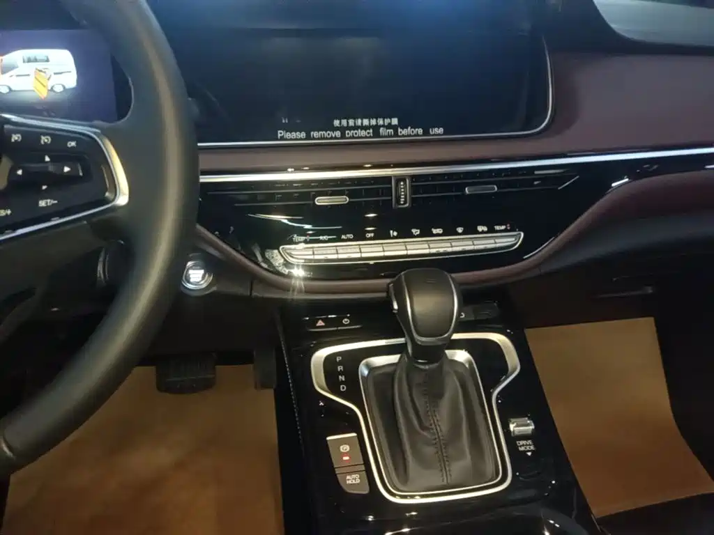 GAC Motor Trumpchi M6 — фото 13