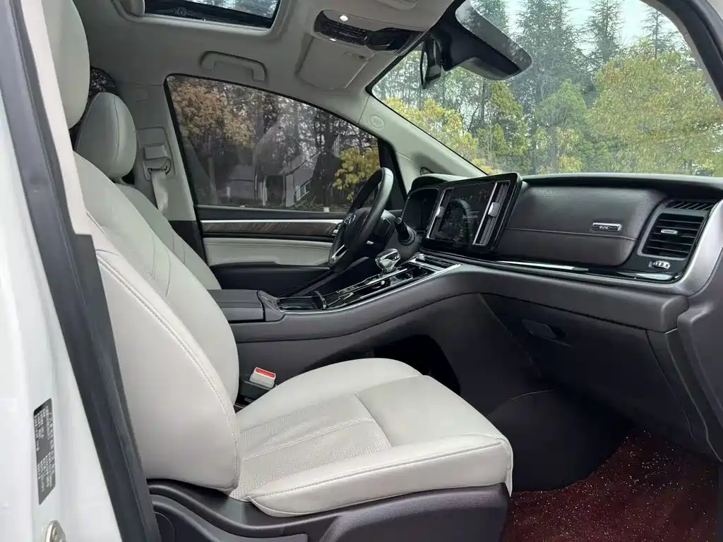 GAC Motor Trumpchi M8 — фото 13