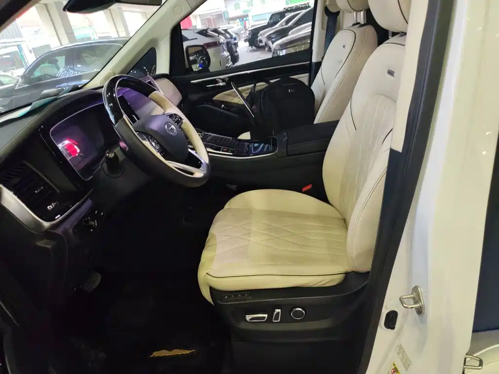GAC Motor Trumpchi M8 — фото 11