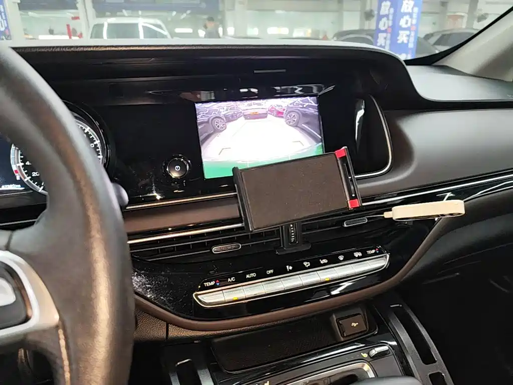 GAC Motor Trumpchi M6 — фото 13