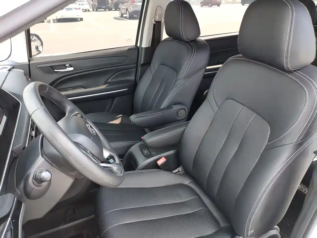 GAC Motor Trumpchi M6 — фото 19