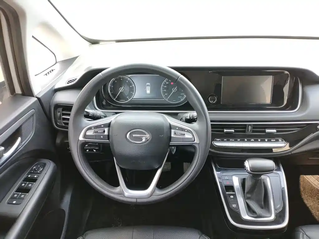 GAC Motor Trumpchi M6 — фото 25