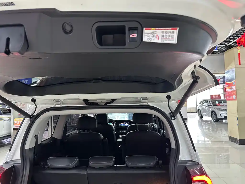 GAC Motor Trumpchi M6 — фото 13