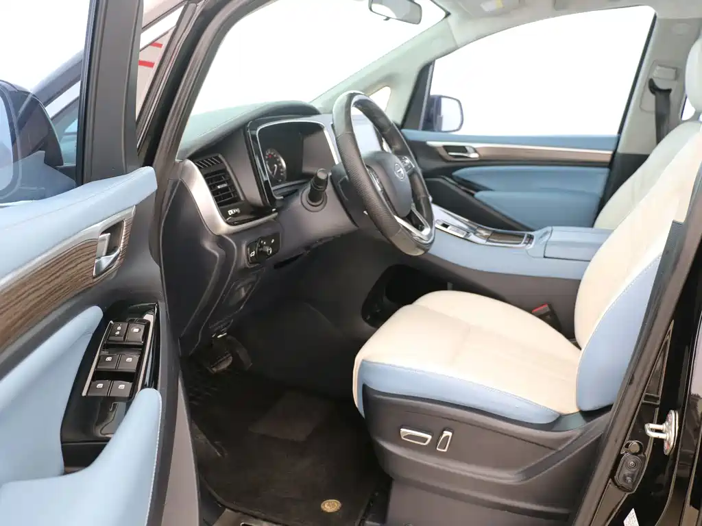 GAC Motor Trumpchi M8 — фото 10