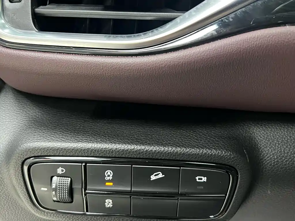 GAC Motor Trumpchi M6 — фото 18