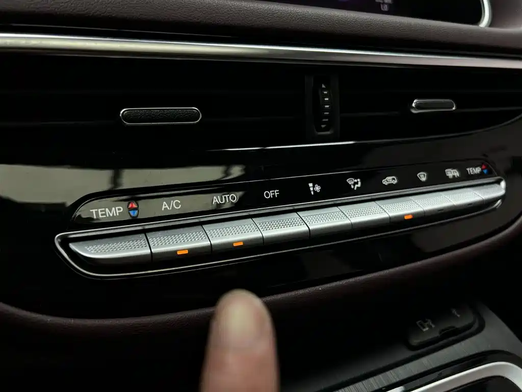 GAC Motor Trumpchi M6 — фото 17
