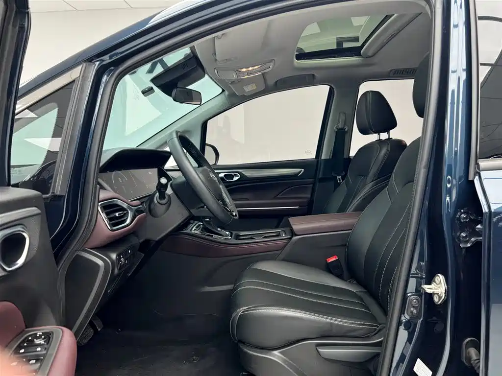 GAC Motor Trumpchi M6 — фото 18