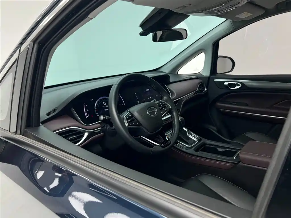 GAC Motor Trumpchi M6 — фото 19