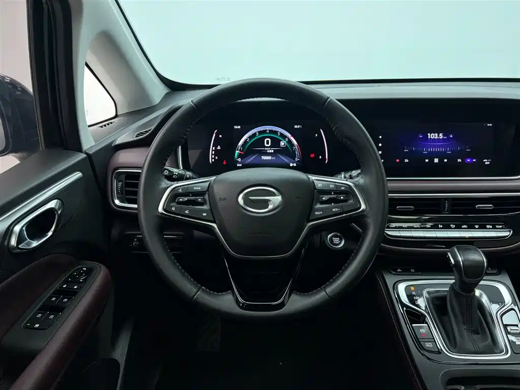 GAC Motor Trumpchi M6 — фото 26