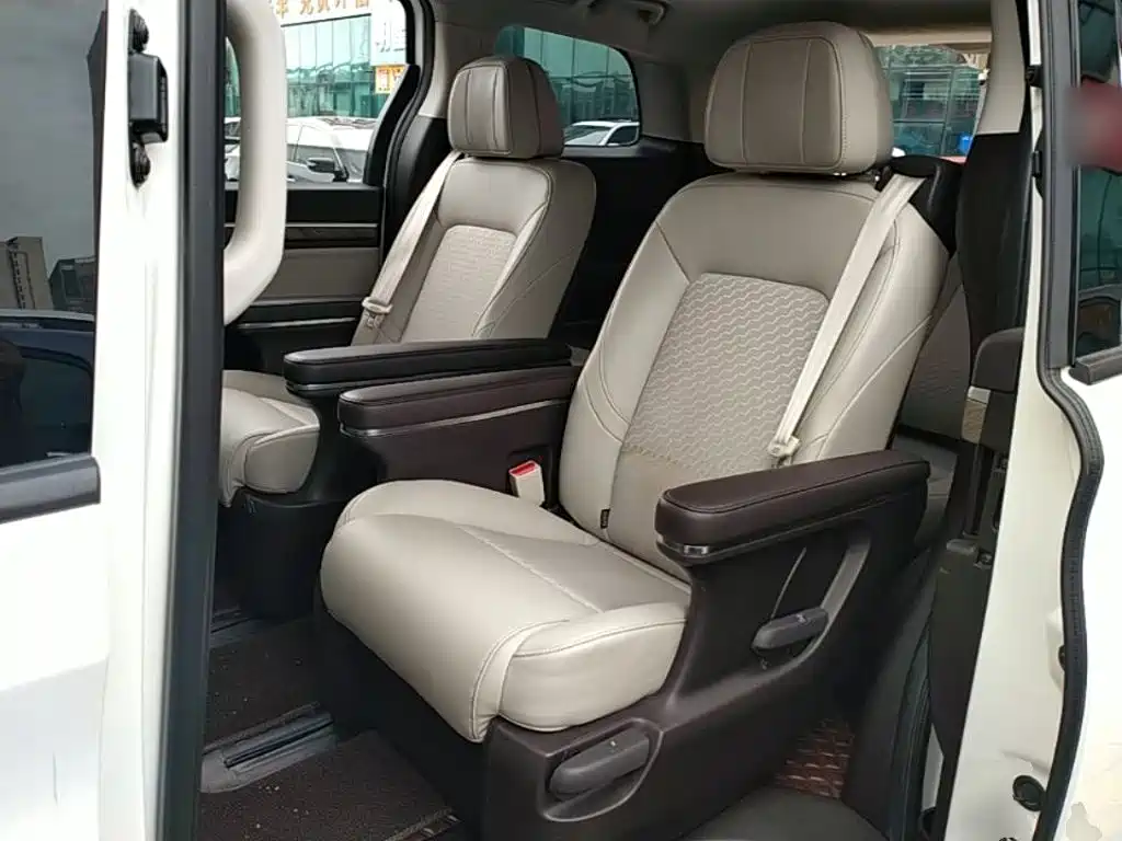 GAC Motor Trumpchi M8 — фото 17