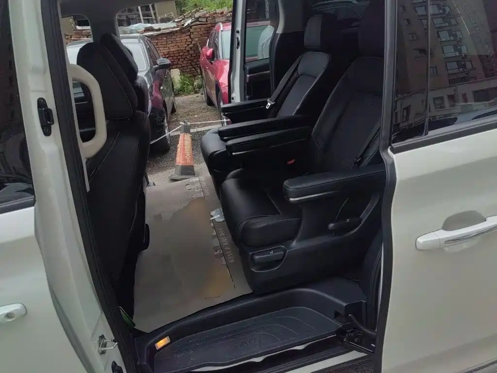 GAC Motor Trumpchi M8 — фото 14