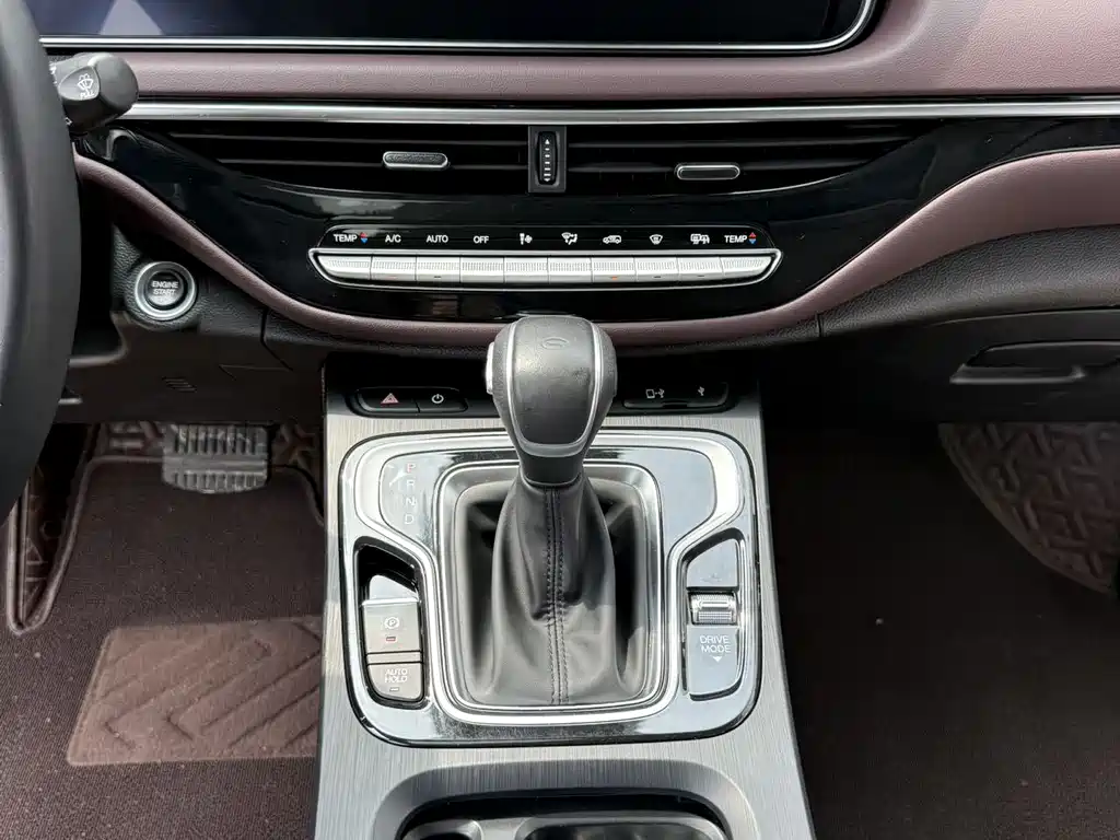 GAC Motor Trumpchi M6 — фото 9