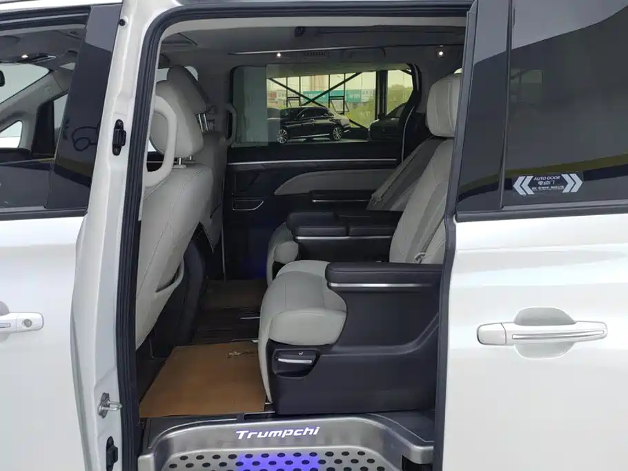 GAC Motor Trumpchi M8 — фото 11