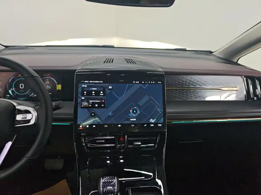 GAC Motor Trumpchi M8 — фото 13