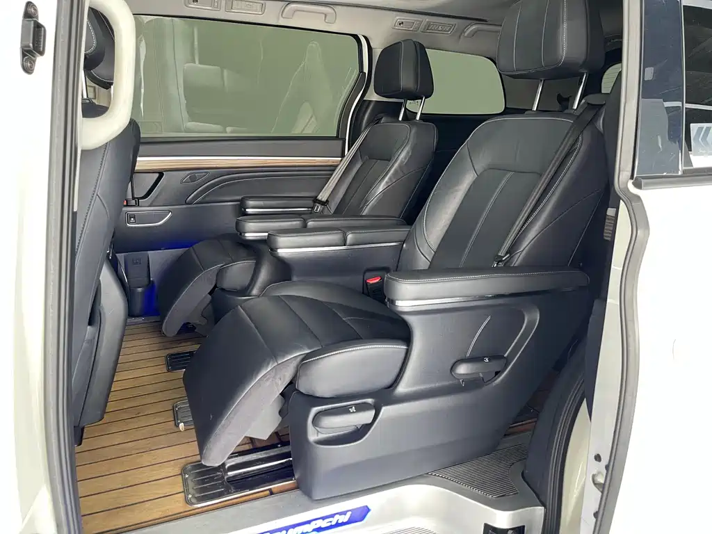 GAC Motor Trumpchi M8 — фото 11