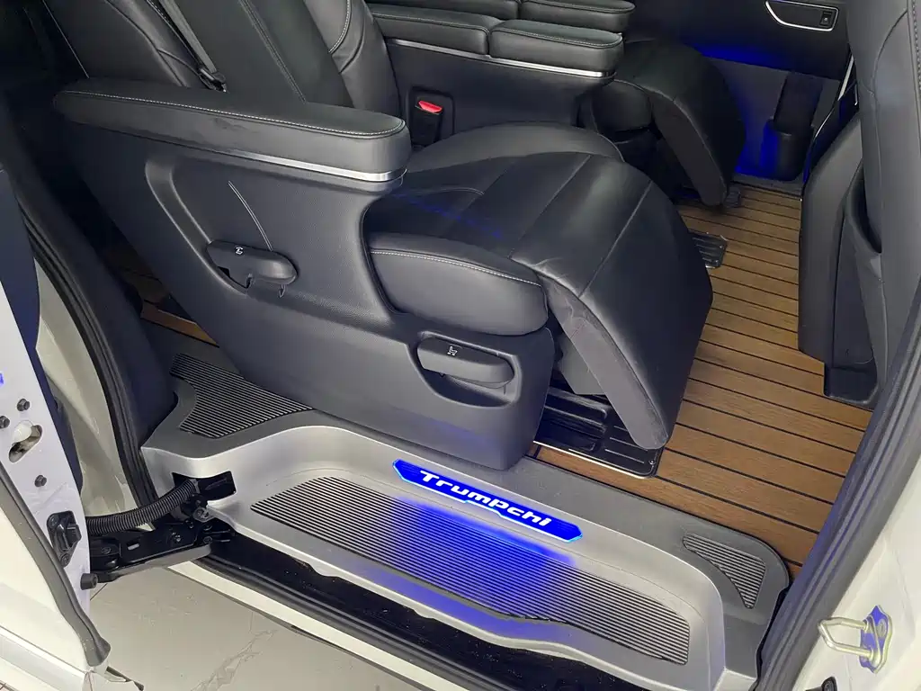 GAC Motor Trumpchi M8 — фото 15