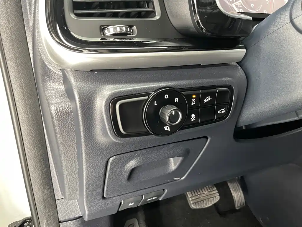 GAC Motor Trumpchi M8 — фото 26