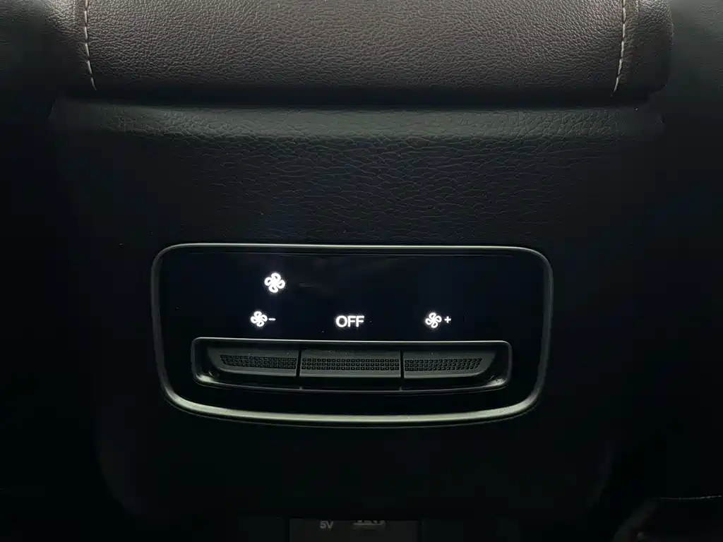 GAC Motor Trumpchi M6 — фото 19