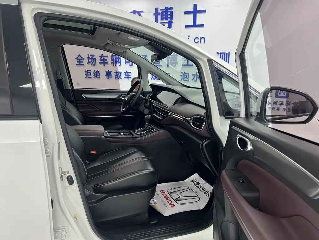 GAC Motor Trumpchi M6 — фото 9
