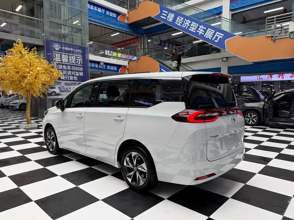 GAC Motor Trumpchi M6 — фото 7