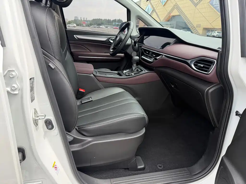 GAC Motor Trumpchi M6 — фото 15