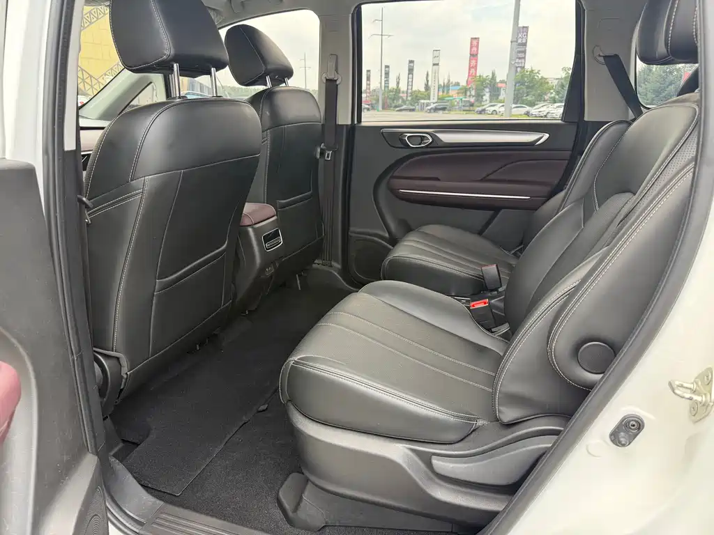 GAC Motor Trumpchi M6 — фото 10