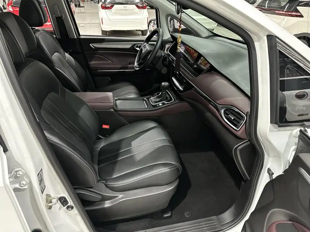 GAC Motor Trumpchi M6 — фото 17