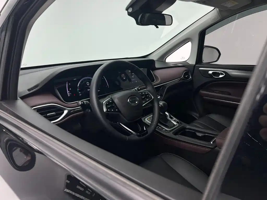 GAC Motor Trumpchi M6 — фото 14